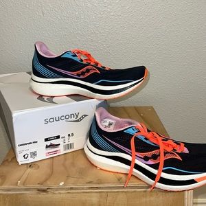 BNIB Saucony Endorphin Pro W9.5